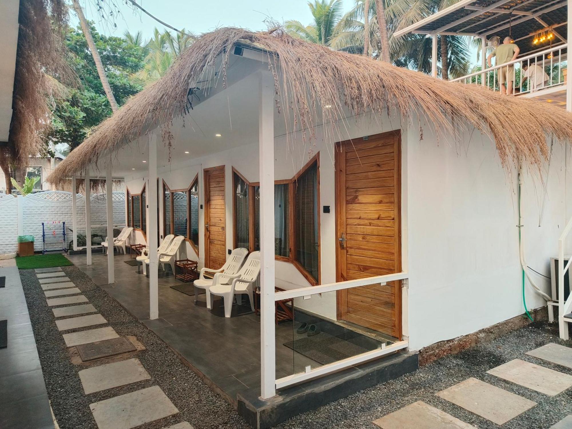 Aqua Beach Stays Ashwem Mandrem Exterior foto